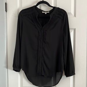 Black dressy button down. Daniel rain brand. Size small. Excellent condition.